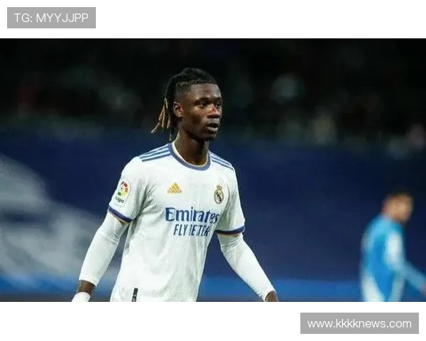 卡马文加在关键战役中展现卓越传控能力，助力球队逆转胜局